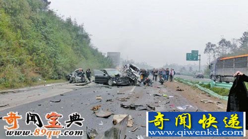 成自泸高速罐式货车失控追18辆小车致8死26伤